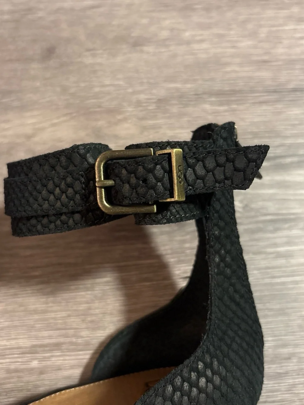 UGG sleek sandals